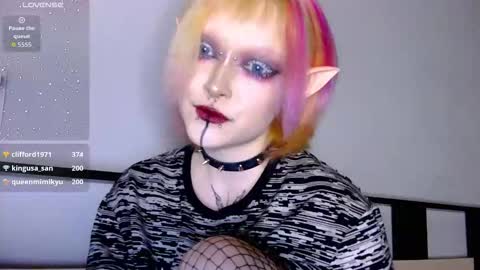 Snapshot of _nicole_meow_ chatting on 11/23/25, 09:14 Nicole online show from 11/23/25, 09:14