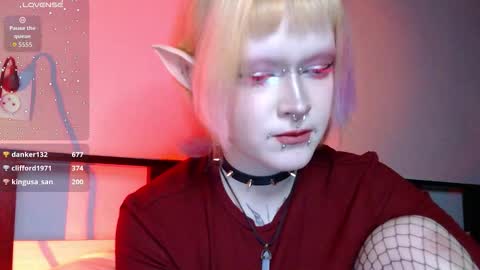 Snapshot of _nicole_meow_ chatting on 11/25/25, 09:37 Nicole online show from 11/25/25, 09:37