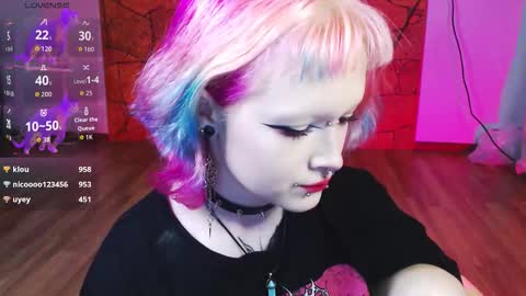 Snapshot of _nicole_meow_ chatting on 12/19/25, 06:37 Nicole online show from 12/19/25, 06:37