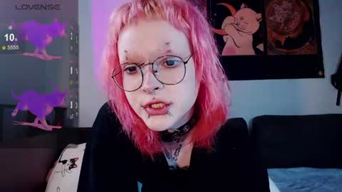 Snapshot of _nicole_meow_ chatting on 06/13/26, 03:15 Nicole online show from 06/13/26, 03:15