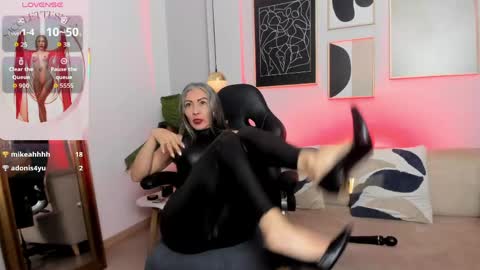 Snapshot of _nicoletteshea_ chatting on 05/28/26, 04:15 _nicoletteshea_ online show from 05/28/26, 04:15