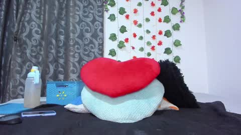 Snapshot of _nicollee chatting on 12/21/24, 10:06 juliana online show from 12/21/24, 10:06