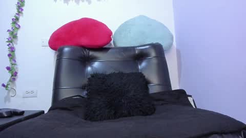 Snapshot of _nicollee chatting on 02/04/25, 09:07 juliana online show from 02/04/25, 09:07