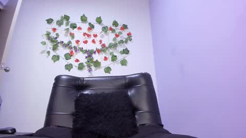 Snapshot of _nicollee chatting on 02/11/25, 08:58 juliana online show from 02/11/25, 08:58