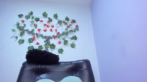 Snapshot of _nicollee chatting on 02/13/25, 08:59 juliana online show from 02/13/25, 08:59