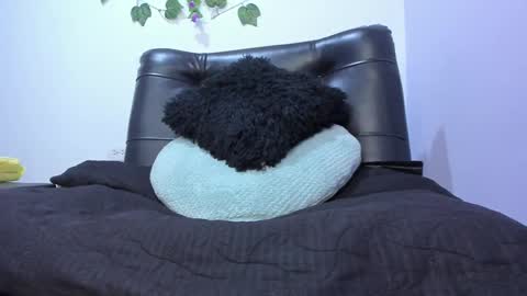 Snapshot of _nicollee chatting on 02/14/25, 09:03 juliana online show from 02/14/25, 09:03