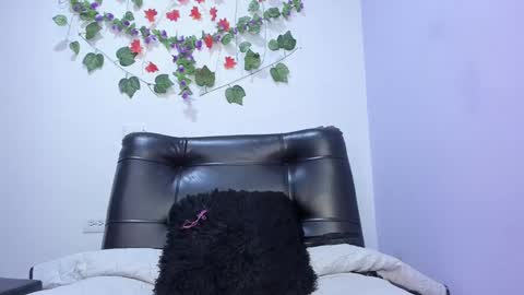 Snapshot of _nicollee chatting on 02/15/25, 09:05 juliana online show from 02/15/25, 09:05