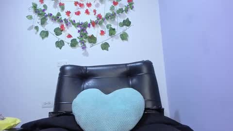 Snapshot of _nicollee chatting on 02/18/25, 08:59 juliana online show from 02/18/25, 08:59