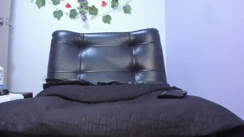 Snapshot of _nicollee chatting on 02/19/25, 09:06 juliana online show from 02/19/25, 09:06