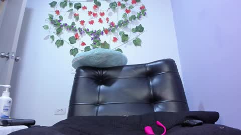 Snapshot of _nicollee chatting on 02/20/25, 09:11 juliana online show from 02/20/25, 09:11