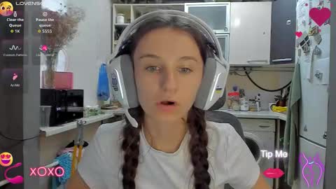 Nika online show from 09/26/25, 02:10