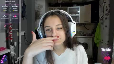 Nika online show from 12/18/25, 06:03