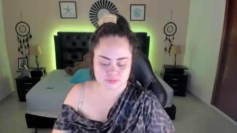 Snapshot of _oliviajoness chatting on 06/25/26, 12:09 Olivia jones online show from 06/25/26, 12:09