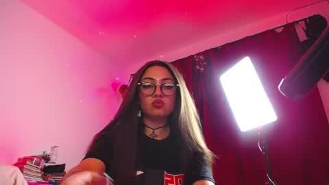 Paris online show from 04/21/26, 02:51