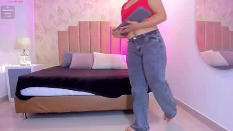  peach1  online show from 11/06/25, 02:07