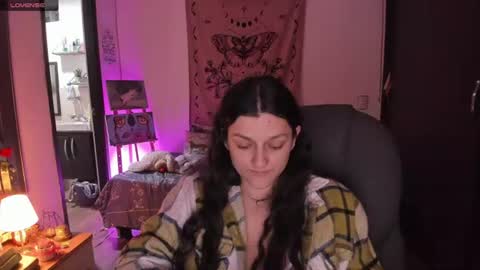 Snapshot of _peach__ chatting on 06/23/26, 02:53 violeta ig online show from 06/23/26, 02:53