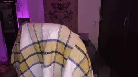 Snapshot of _peach__ chatting on 06/29/26, 03:57 violeta ig online show from 06/29/26, 03:57