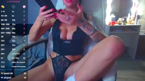 Ilona online show from 11/11/25, 06:19