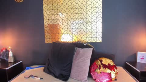 Laura online show from 12/21/24, 09:47