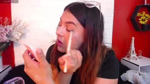 Laura online show from 10/17/25, 06:10