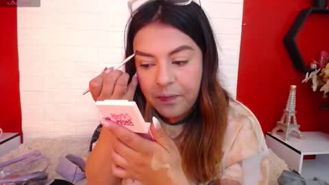 Laura online show from 12/01/25, 06:35