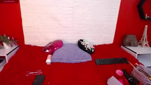 Laura online show from 12/19/25, 06:37