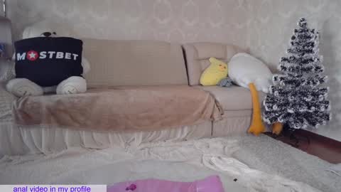 Snapshot of _pretty_fox_ chatting on 12/20/24, 11:00 _pretty_fox_ online show from 12/20/24, 11:00