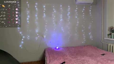 Snapshot of _pretty_ladies_ chatting on 01/17/26, 08:12 Ellie and Nika online show from 01/17/26, 08:12