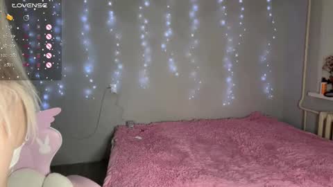 Snapshot of _pretty_ladies_ chatting on 02/05/26, 03:27 Ellie and Nika online show from 02/05/26, 03:27