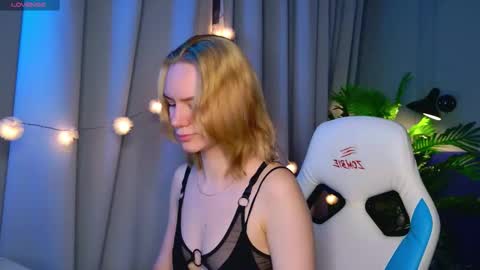 im Amy online show from 12/22/25, 06:10