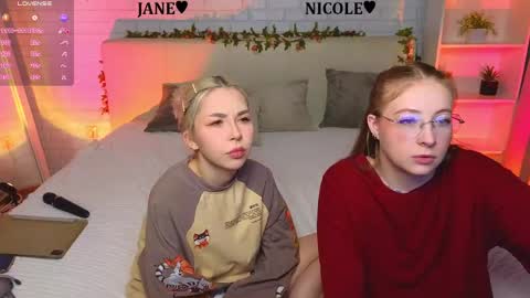 Snapshot of _ramune_ chatting on 04/28/26, 08:25 Merlizz Eva Jane Mila Nicole left to right online show from 04/28/26, 08:25