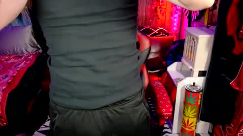 REDxxx online show from 11/17/25, 04:57