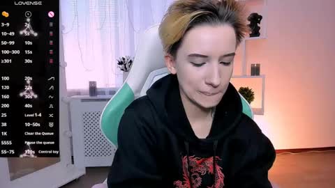Snapshot of _rein_ramm chatting on 05/06/26, 03:17 Rein online show from 05/06/26, 03:17