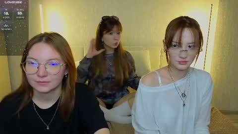 Snapshot of _reverse_gang_ chatting on 06/27/26, 02:55 LISSAPVT IS OPEN online show from 06/27/26, 02:55