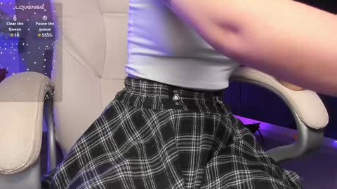 Snapshot of _sabrinamoon chatting on 01/28/25, 12:00 online show from 01/28/25, 12:00