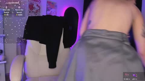 Snapshot of _sabrinamoon chatting on 02/18/25, 12:17 online show from 02/18/25, 12:17