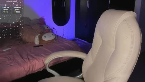 Snapshot of _sabrinamoon chatting on 12/20/25, 07:32 online show from 12/20/25, 07:32