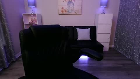 Samantha online show from 09/19/25, 01:56