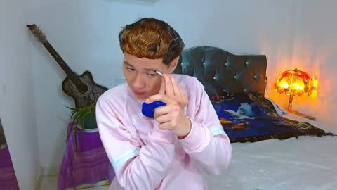 santi online show from 04/20/26, 08:17