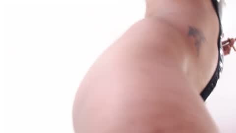 _sarahtomatto_ online show from 02/21/25, 10:26