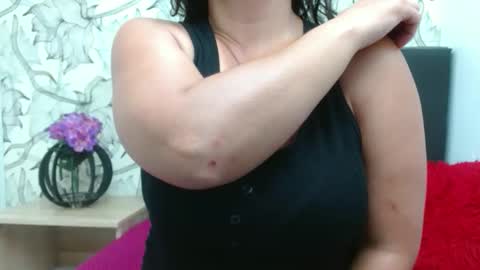 _saraximena_ online show from 02/12/26, 05:57