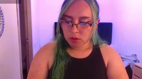 Snapshot of _sashagreey chatting on 10/20/25, 12:33 Sasha Greey online show from 10/20/25, 12:33