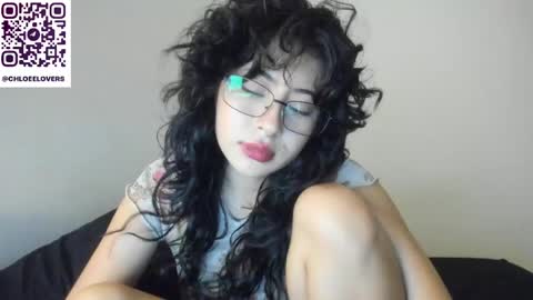Snapshot of _scarletgirl_ chatting on 05/01/26, 03:11 Chloee online show from 05/01/26, 03:11