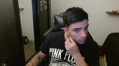 Snapshot of _schnnneider_ chatting on 05/19/26, 01:56 SCHNEIDER online show from 05/19/26, 01:56