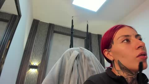 Snapshot of _selene_red chatting on 05/27/26, 01:35 Selene online show from 05/27/26, 01:35