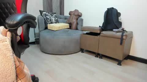 Snapshot of _selene_red chatting on 06/11/26, 01:49 Selene online show from 06/11/26, 01:49