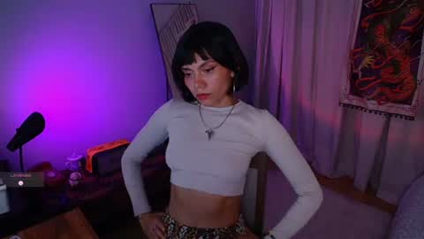 Snapshot of _sensualkitten_ chatting on 07/08/26, 04:06 Laura online show from 07/08/26, 04:06