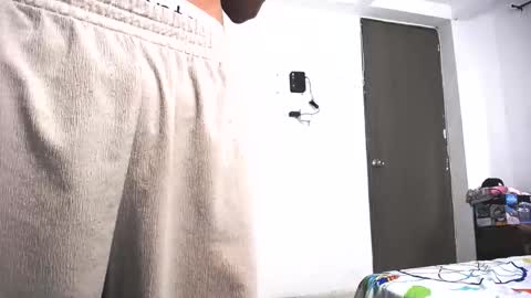 Juan Pablo-independent model online show from 04/20/26, 09:05