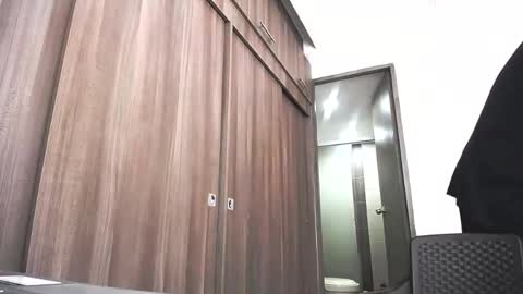 Juan Pablo-independent model online show from 04/21/26, 05:28