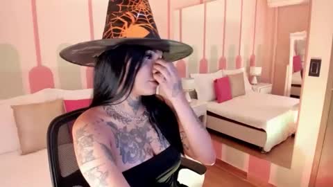 Sharlot online show from 10/31/25, 01:56